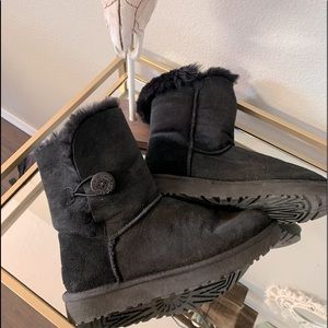 Gently Loved, Women’s Size 9 Black Ugg Boots
